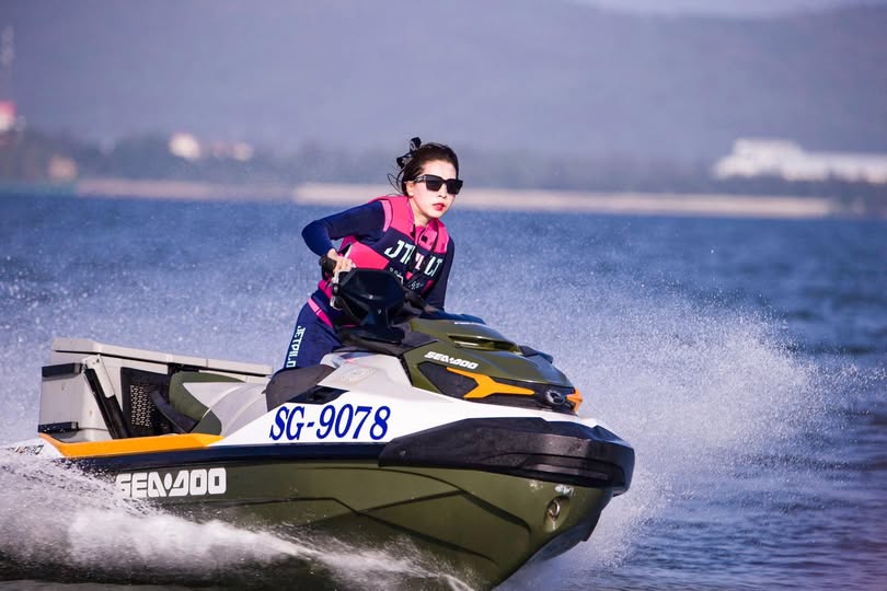 Liếm lồn em đồng nghiệp từ sáng đến tối Fua Kaede